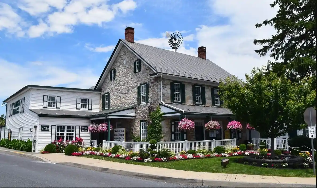The Amish Farm and House